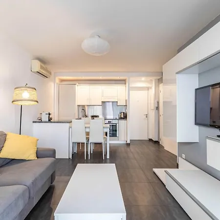 Appartamento Beautiful With Balcony - Center
