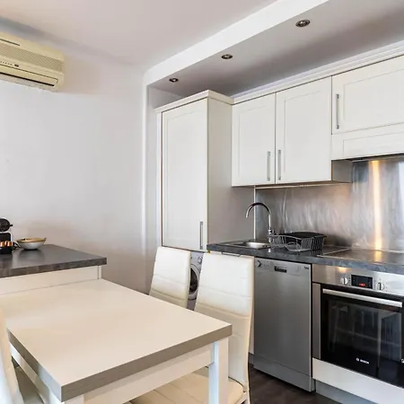 Beautiful With Balcony - Center * Cannes