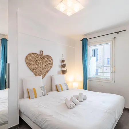 Beautiful With Balcony - Center Lejlighed *