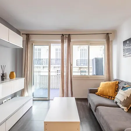 Beautiful With Balcony - Center Lejlighed